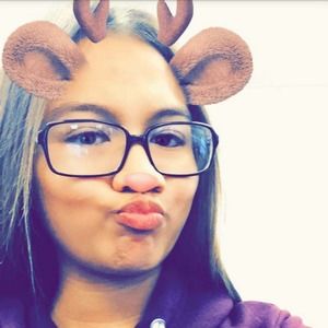 Meet your Posher, Casandra